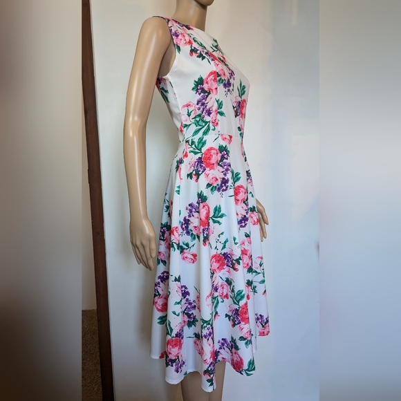 Floral Fit To Flare Dress - Picture 2 of 9